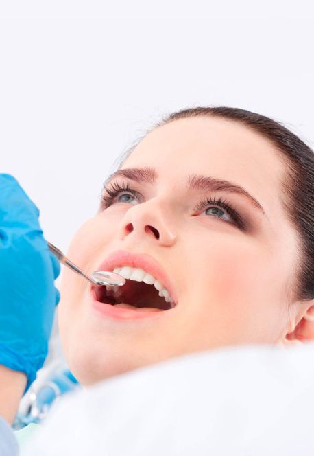 Clínica Dental Dra. Adela Sánchez López mujer en odontología